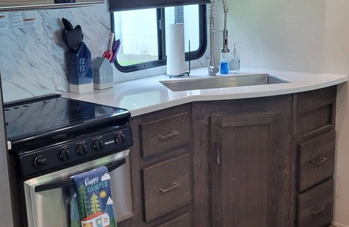 Foley House | 2 Bedroom RV camper about 8 miles to beach!