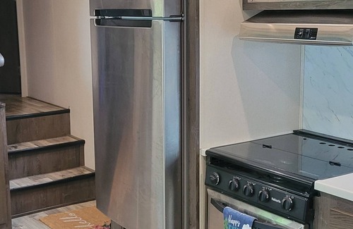 Foley House | 2 Bedroom RV camper about 8 miles to beach!