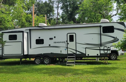 Foley House | 2 Bedroom RV camper about 8 miles to beach!