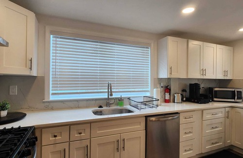 Everett House | 2 bedroom's 1 bathroom n10 min-Airport/Downtown Boston n7 min-Encore Casino