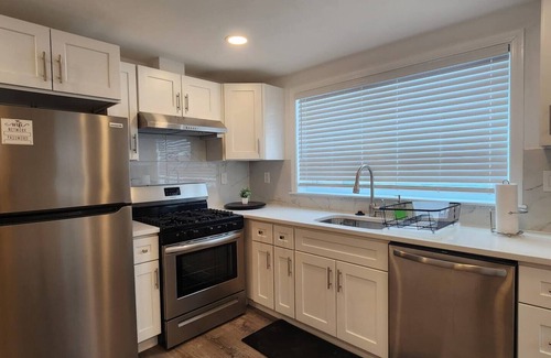 Everett House | 2 bedroom's 1 bathroom n10 min-Airport/Downtown Boston n7 min-Encore Casino