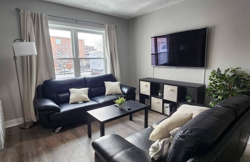 Everett House | 2 bedroom's 1 bathroom n10 min-Airport/Downtown Boston n7 min-Encore Casino