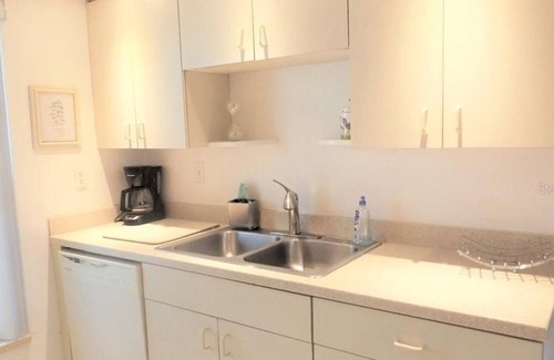 Bee Ridge Apartment | 2 Bedroom Single family 95409 by Houzlet