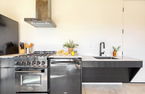 Downtown Palm Springs Hotel | 2-Bedroom Suite | Blackhaus Hotel by AvantStay