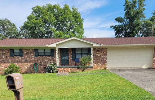 Lanett House | 2 bedrooms, 1.5 baths, Newly renovated. Centrally located.