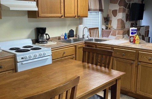 Warsaw Cottage | 2 bedrooms and sleeps 6