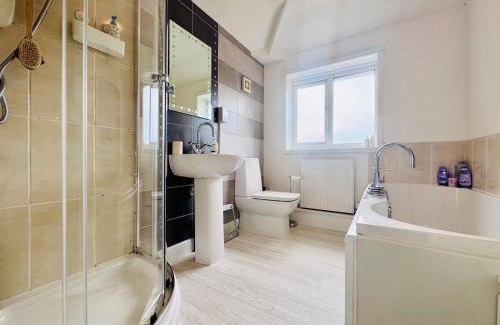 Neath Apartment | 2 Beds, Entire Home, Spacious Bedrooms, Garden