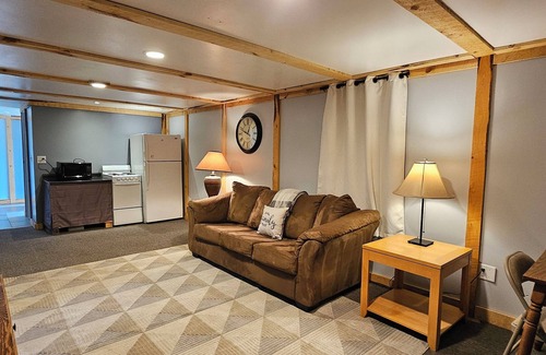 Custer House | 2 Benches Cottage in Custer by Mount Rushmore