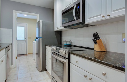 Shipyard Plantation Villa | 2 BR/2 BA condo-pool view|7-10 min. walk to beach|pet friendly