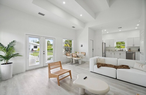 East Naples House | 2 BR/2BA Kings The Modern Botanical – Pickleball & Gardens