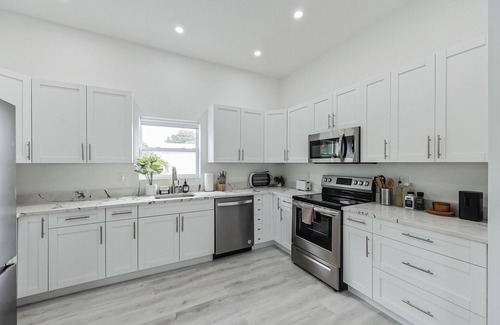 East Naples House | 2 BR/2BA Kings The Modern Botanical – Pickleball & Gardens