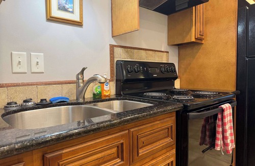 Highlands - Perkins Apartment | 2 BR apartment with laundry, pool