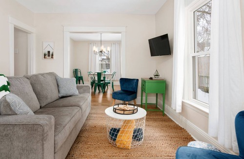 Harters Heights House | 2 BR at Foster St. - Two Bedroom House, Sleeps 6