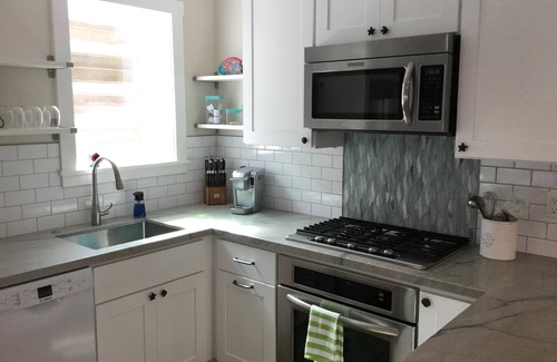 South Mission Beach Apartment | 2 BR Beach House with Parking only steps to South Mission Beach - Sleeps 5