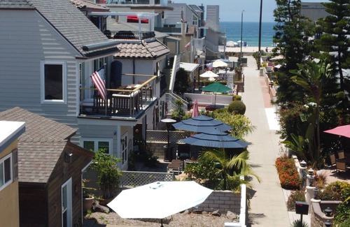 South Mission Beach Apartment | 2 BR Beach House with Parking only steps to South Mission Beach - Sleeps 5