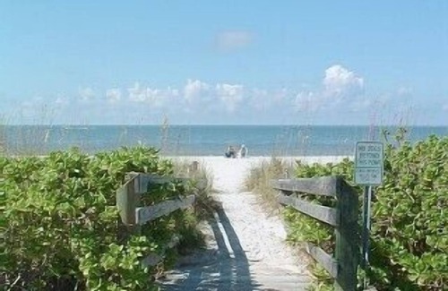 Indian Rocks Beach Cottage | 2-br Beachside Cottage with Pool