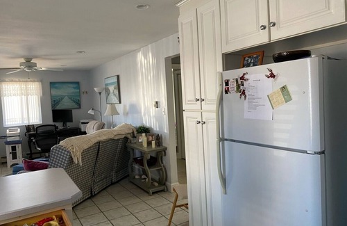 Hampton Condo | 2 BR CONDO 2 MIN. WALK TO OCEAN/BEACH