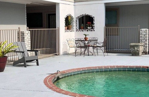 Highlands - Perkins Apartment | 2 br Steps from Tiger Stadium