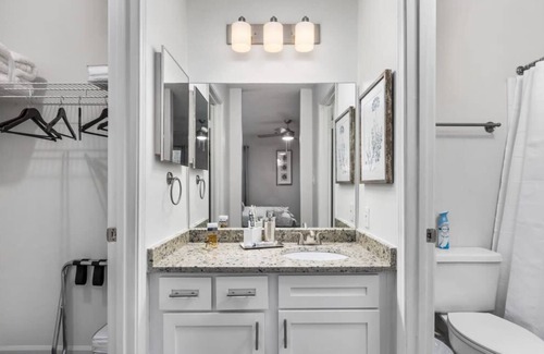 Meadowbrook House | 2 BR Townhome w/comfy King Beds | Central to shops