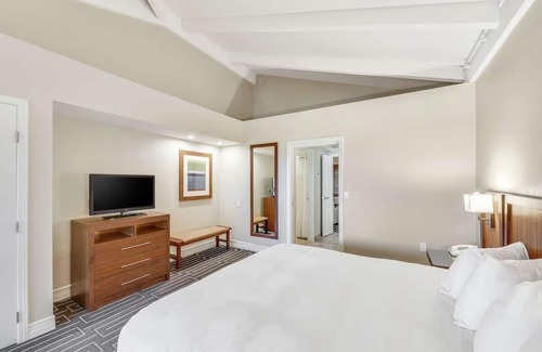 North Mountain Hotel | 2 Comfortable Resort Rooms in Mountain Resort w/Seven Pools & Water Slide