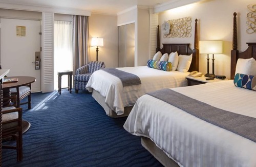St. Pete Beach Hotel | 2 Comfortable Rooms By The Beach, Parking, Swimming Pools!