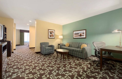 Cartersville Hotel | 2 Connecting Suites at a Hotel