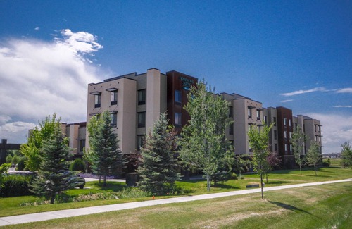 Bozeman Apartment | 2 Connecting Suites at a Hotel