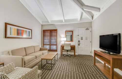 North Mountain Hotel | 2 Connecting Suites at a 4⭐️ Hotel