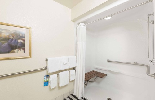 Des Moines Apartment | 2 Connecting Suites at a Hotel