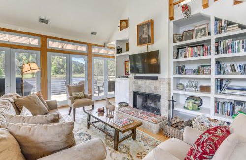 Argo House | 2 Docks and Paddleboard Lakefront Alabama Retreat!