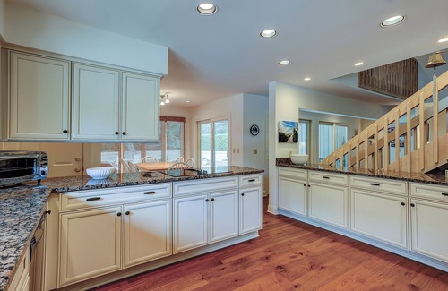 Oceanside House | 2 Duck Hawk - Sea Pines just a Short Walk to the Beach & Private Pool