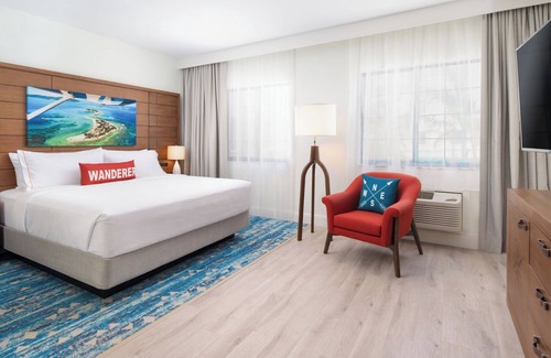 Park Shore Hotel | 2 Elegant Studio Suite Perfect for Business Travelers to Naples