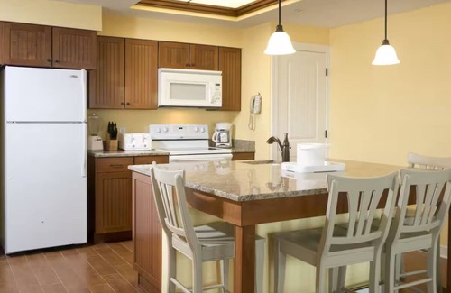 Palmetto Dunes Hotel | 2 Family Suites by the Lazy River – Great for Scenic Views and Relaxing Moments