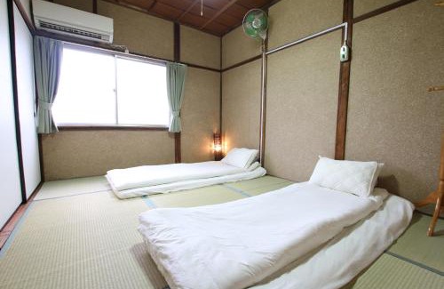 Suminoe House | 2 floors japanese style, direct to KIX, 10mins train to Namba, 5mins walk to stn , 2-6ppl