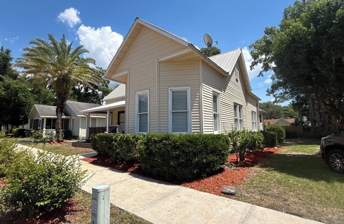 Dunnellon House | 2 Historic Victorian Homes 2 doors apart by Rainbow river World Equestrian Ctr