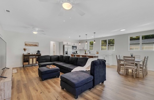 Kirkland House | 2 Homes! Coastal Vineyard Estate