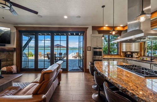 McCall House | 2 Homes - Lakefront Private Dock Near Shore Lodge