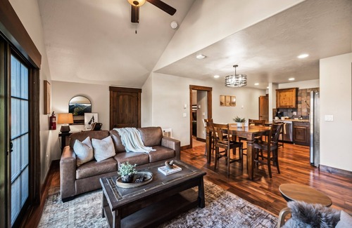 McCall House | 2 Homes - Lakefront Private Dock Near Shore Lodge