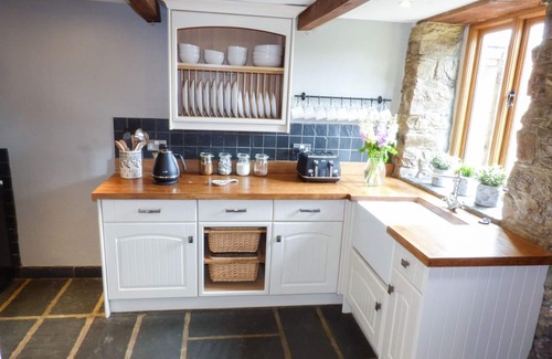 South Molton Cottage | 2 HUXTABLES, pet friendly, character holiday cottage in North Molton