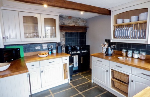 South Molton Cottage | 2 HUXTABLES, pet friendly, character holiday cottage in North Molton