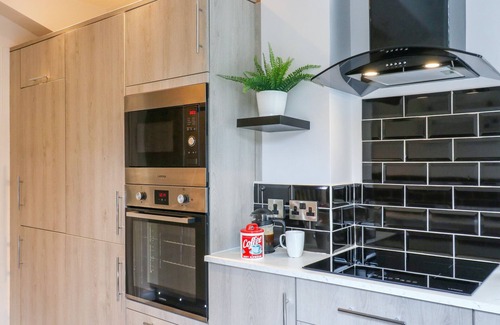 Settle House | 2 INGS AVENUE, pet friendly, with a garden in Settle