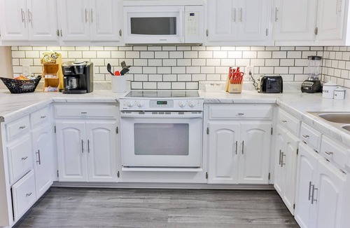 Weaver House | 2 King Bed Master Suites and 1/2 Mile from Chief Ladiga Trails and Elwell Park