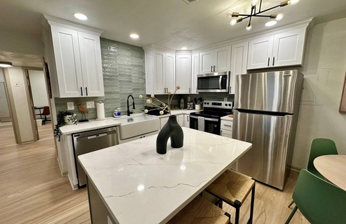 East Ocean View Apartment | 2 king beds -2nd floor walk 2 beach apt2