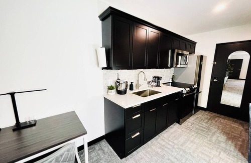 Sandusky Hotel | 2 King Beds By Cedar Point Sports Force Sleeps 6!