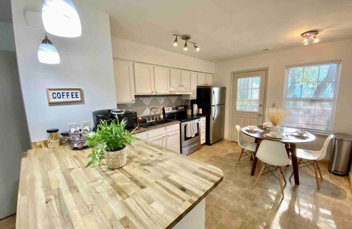 North Camellia Acres Apartment | 2 King Beds + quiet + ground floor