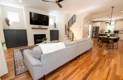 Southwest Raleigh House | 2 Kings, 2 Queens, 3.5 baths, Bonus Room - 2 mins from PNC Arena & Carter-Finley