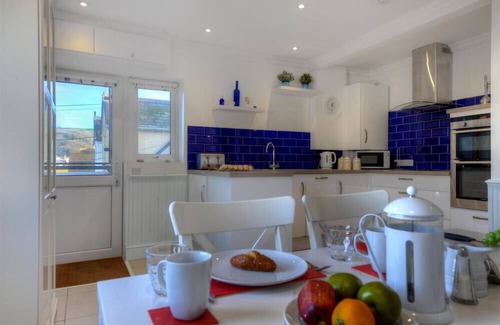 Seaton Cottage | 2 MAREEBA, romantic, country holiday cottage in Seaton, Devon