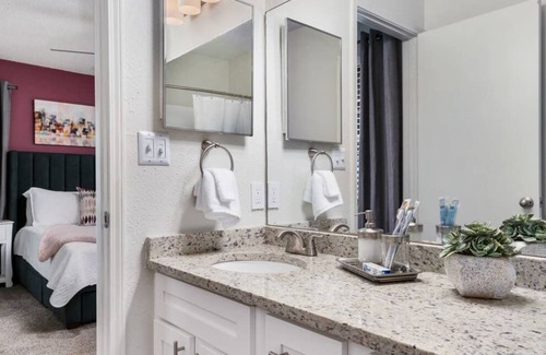 Meadowbrook Apartment | 2 Master Suites w/ King Beds | Safe Community