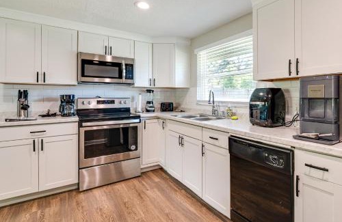 Homosassa House | 2 Mi to 7 Sisters Springs! Home with Resort Perks