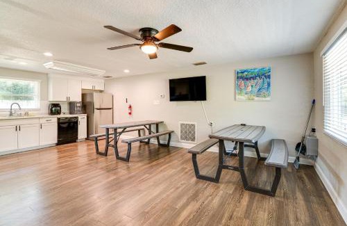 Homosassa House | 2 Mi to 7 Sisters Springs! Home with Resort Perks